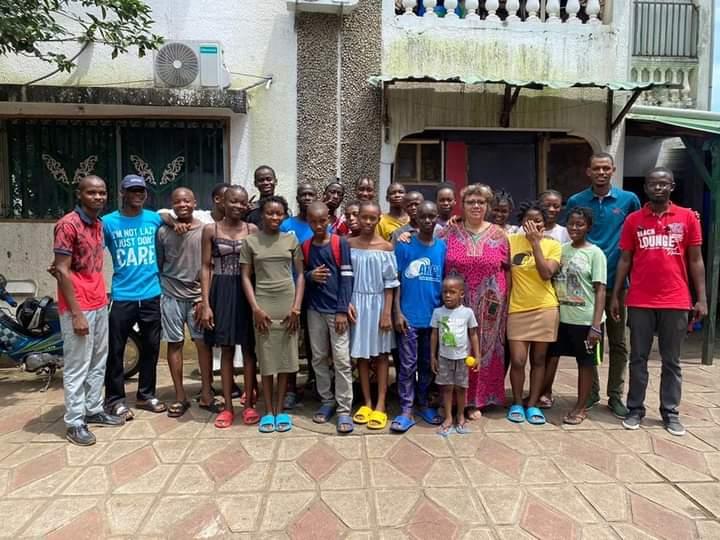 À l’orphelinat La maison du bonheur ‘’HAKUNA MATATA’’