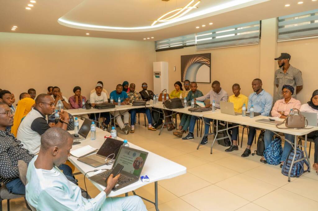Face aux restrictions numériques persistantes en Guinée, l’ABLOGUI a organisé un atelier national pour former 25 jeunes issus des 8 régions du pays à la défense des droits numériques et au plaidoyer pour un espace numérique libre et inclusif.