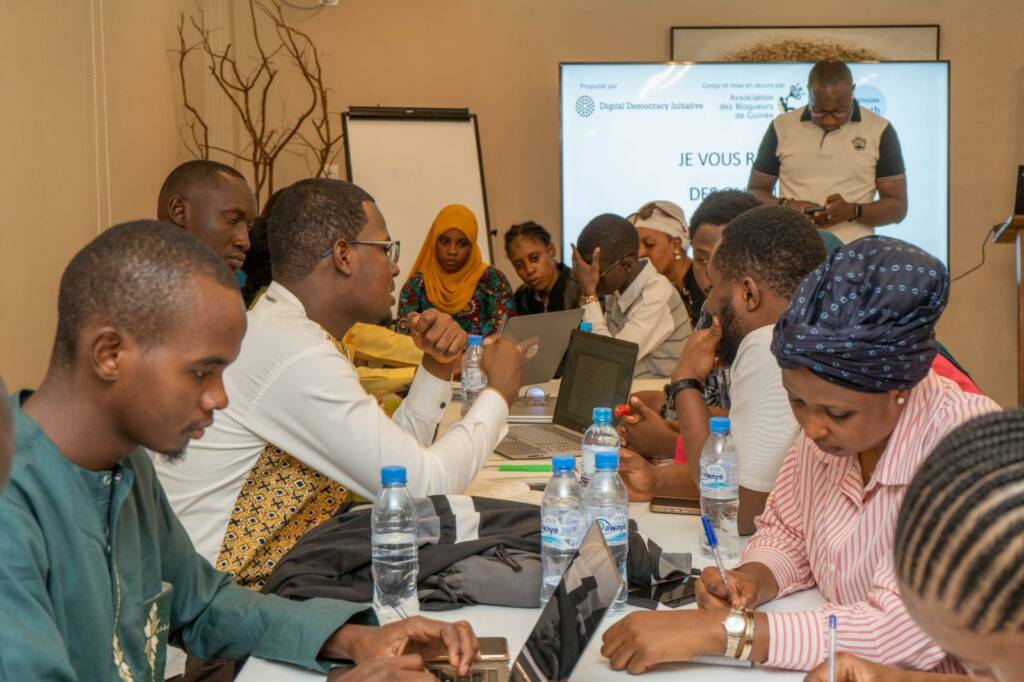 Face aux restrictions numériques persistantes en Guinée, l’ABLOGUI a organisé un atelier national pour former 25 jeunes issus des 8 régions du pays à la défense des droits numériques et au plaidoyer pour un espace numérique libre et inclusif.