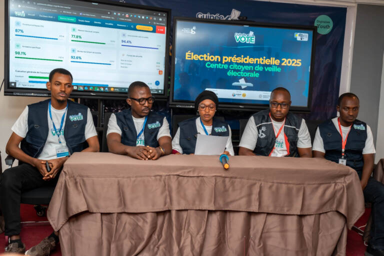 Ouverture des bureaux de vote : la Situation Room de GuinéeVote fait le point sur le démarrage de la présidentielle de ce dimanche
